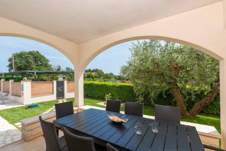 Villa with BBQ, terrace & private pool — photo 5