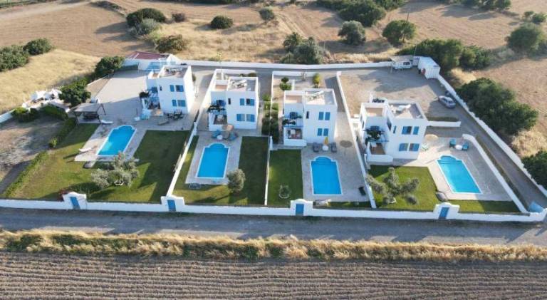 Villa with terrace, pool & garden — photo 5