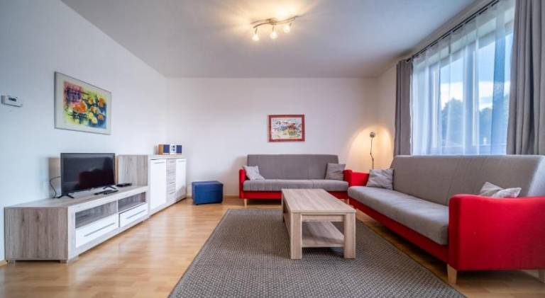 Holiday apartment with pool — photo 2