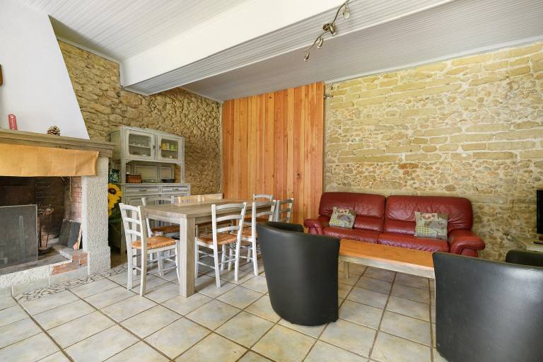 Family-oriented nice vacation home with patio, fast internet & grill | Garden view | Pets allowed — photo 5