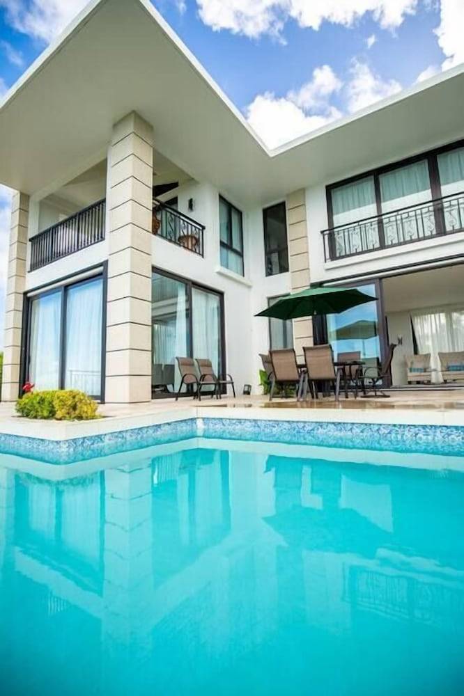 Villa  Garapan