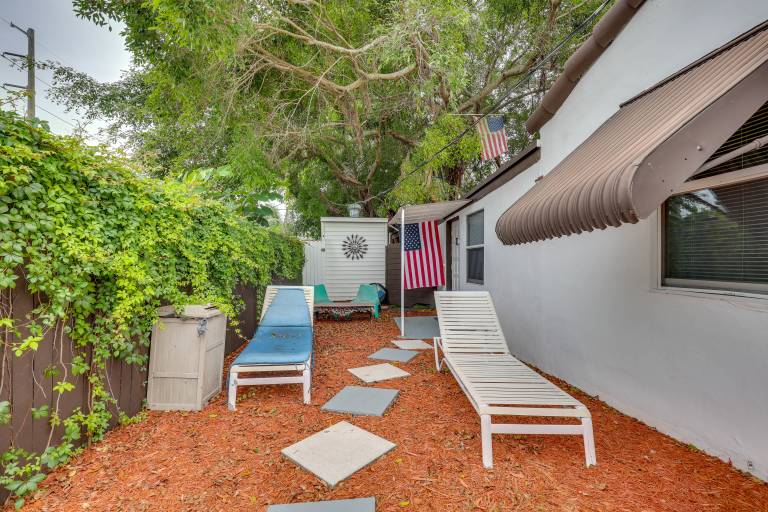 3 Mi to Beach Hollywood Studio w Yard