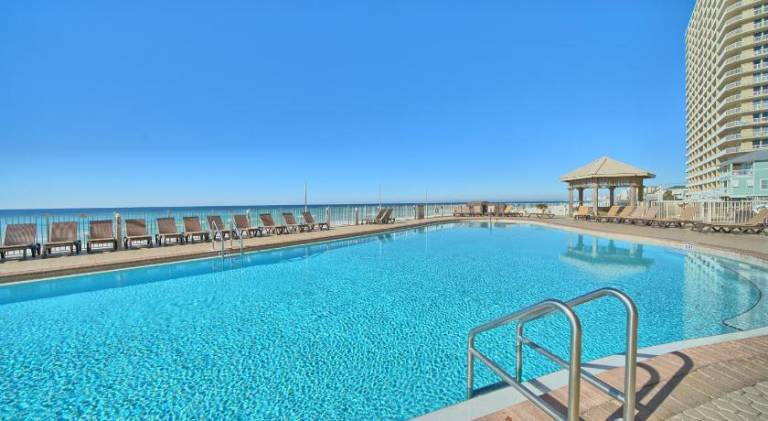 Charming vacation home with hot tub | Beach nearby | Dogs allowed — photo 3