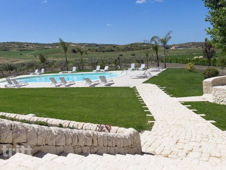 Vacation home with terrace, grill & garden — photo 2