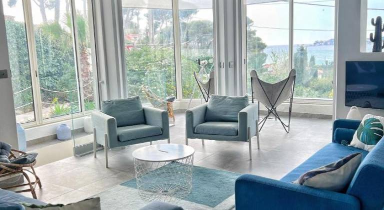 Villa with yard, patio & private pool in Bandol
