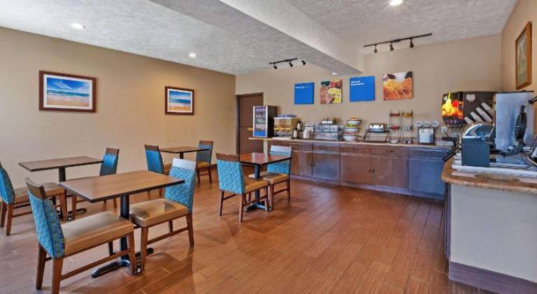 Comfort Inn Whitehall near Michigan's Adventure — photo 3