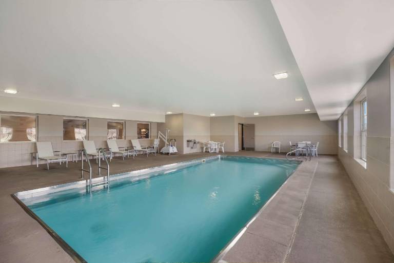 Country Inn & Suites by Radisson, Marion — photo 3