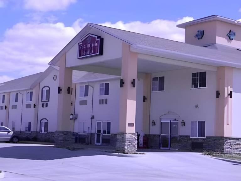 BridgePointe Inn & Suites by BPhotels, Lincoln I-80 & 27th St in Lincoln, NE
