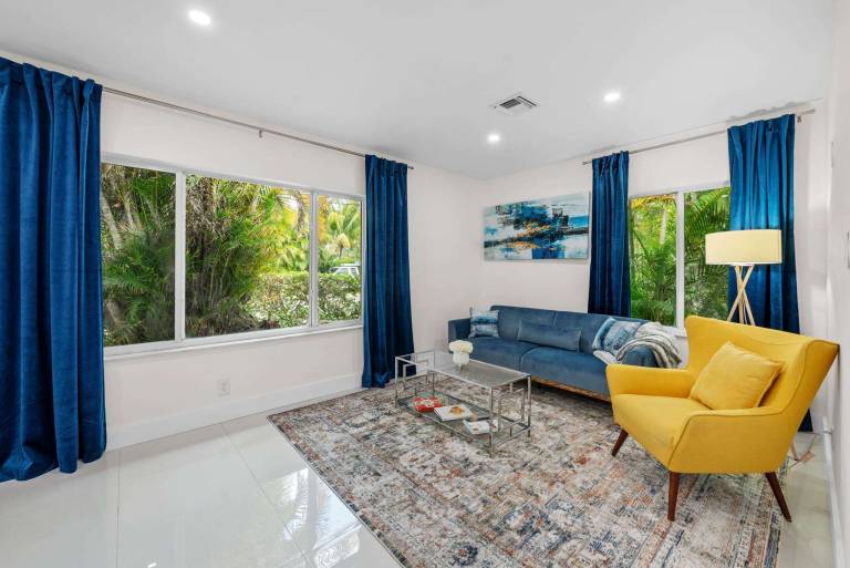 Uhost AI Stylish 1BR Bright Space w Patio