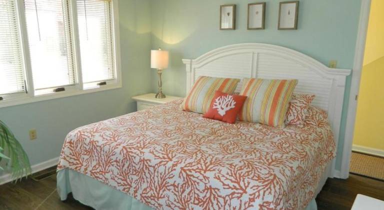 Vacation home | Beach nearby | Pets allowed — photo 2