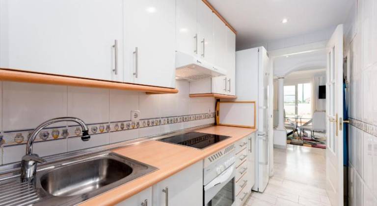 Fully equipped lovely holiday apartment with private pool, patio & yard | Suitable for remote work | Pet-friendly — photo 5