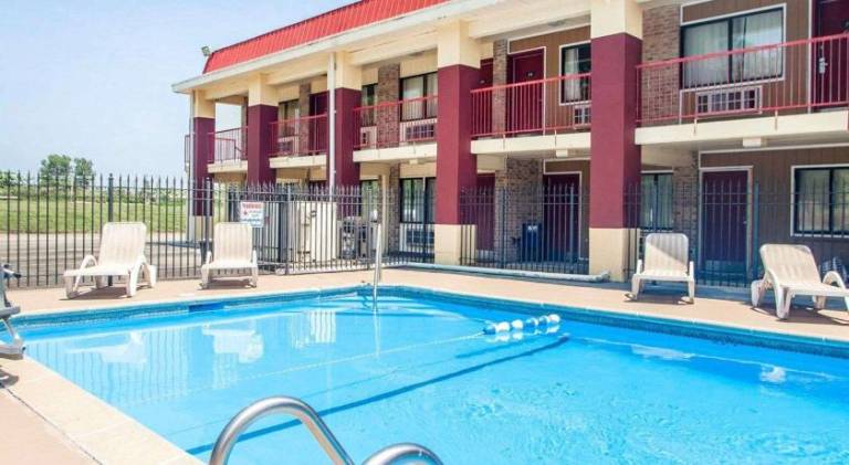 Econo Lodge Kearney - Liberty — photo 4