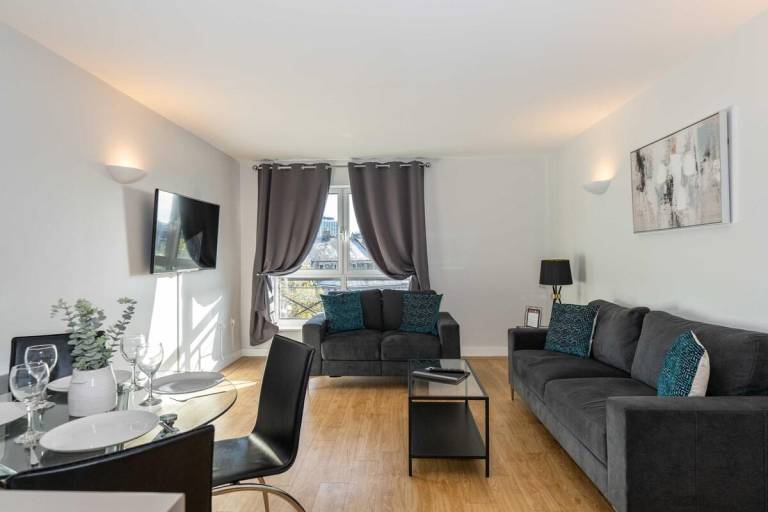 Holiday apartment with 2 rooms for 5 persons in Northampton