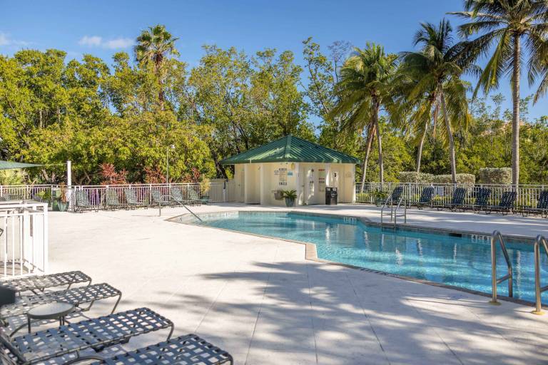 Tortuga Suite Sparkling Pool Hot Tub — photo 5