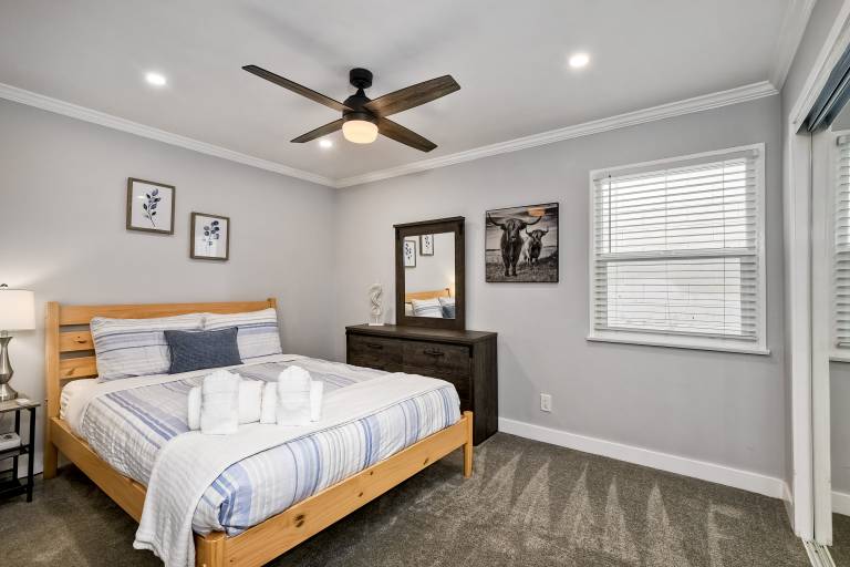 Luxury Beach Duplex Sleeps 9 Dog-Friendly A/C Fire Pit & Grill — photo 5