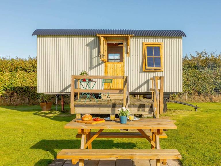 Cottage with garden & hot tub | Pets are welcome — photo 4