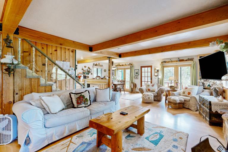 Rooster's Den Charming house with expansive deck, cable, internet, near Big Bear Lake — photo 4