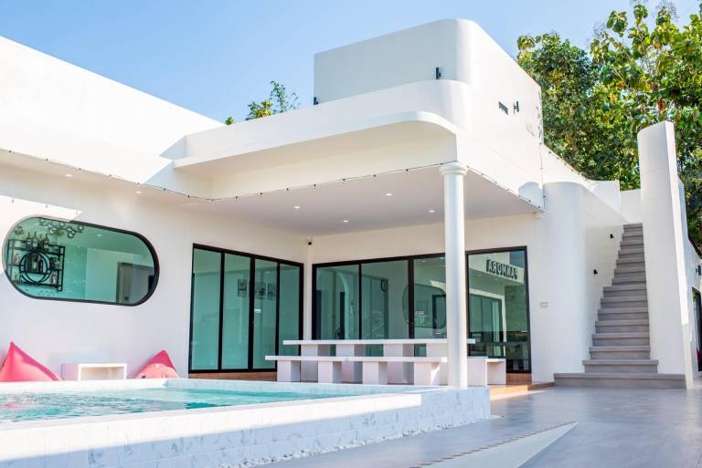 Villa with private pool, barbeque & patio — photo 3