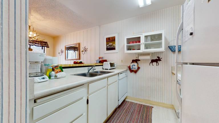 Condo with heated pool, sauna & grill — photo 3