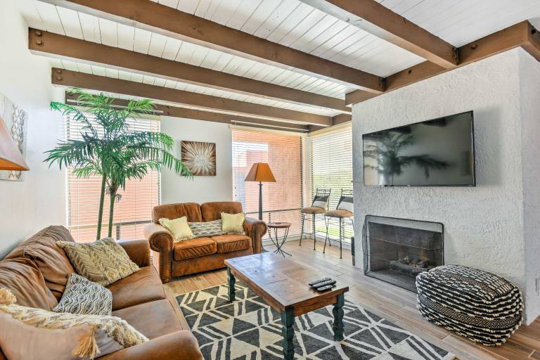 3 Mi to Old Town Scottsdale Condo w Pool & Lake
