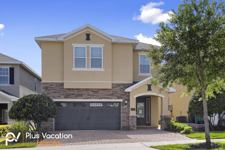 Vacation home with barbecue, private pool & garden in Osceola, FL