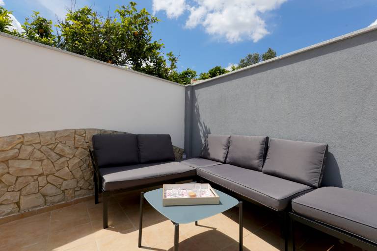House with pool, yard & BBQ — photo 3