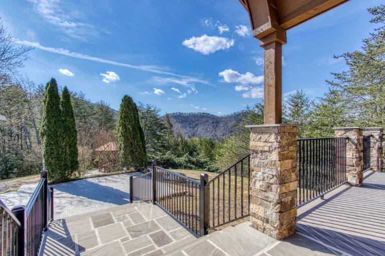 Child-friendly cabin with patio & private pool | Pets allowed — photo 3