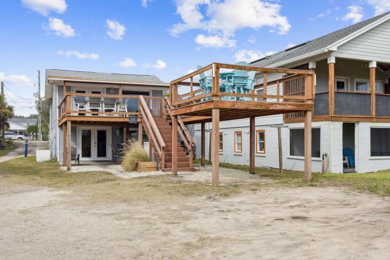 Spacious Beachfront Duplex - Dog Friendly - Downstairs 124 S — photo 2