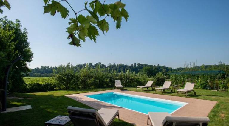 Farm with yard & pool in Treviso