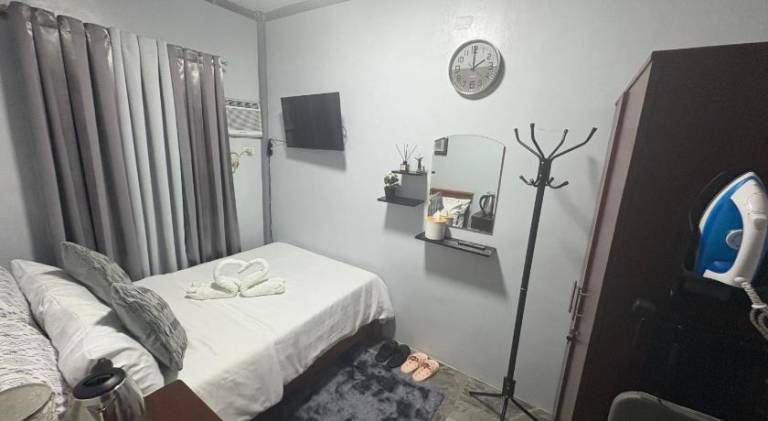 Goldland Caelestis Guest House in Bacolod