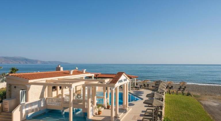 Serviced apartment with yard, patio & pool | Close to the beach | Pet-friendly — photo 4