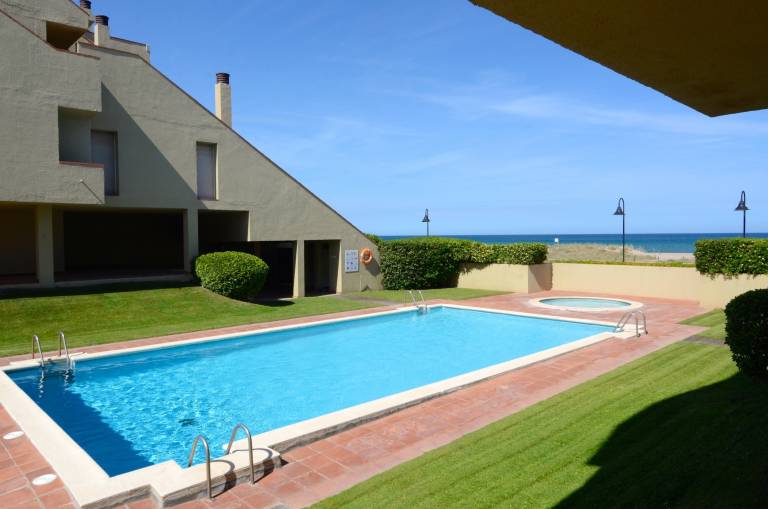 Fully equipped charming holiday apartment with pool, terrace & yard | Close to the beach | Pet-friendly — photo 3