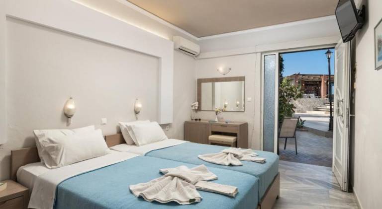 Hotel Haris on the beach — photo 2