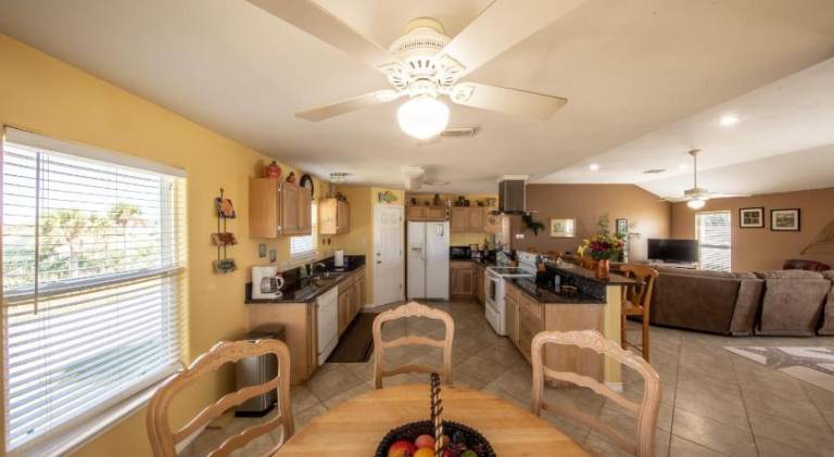 Vacation home with barbeque, yard & terrace — photo 2