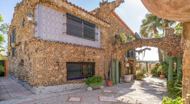 House with barbecue, private pool & garden | Pets are welcome — photo 2