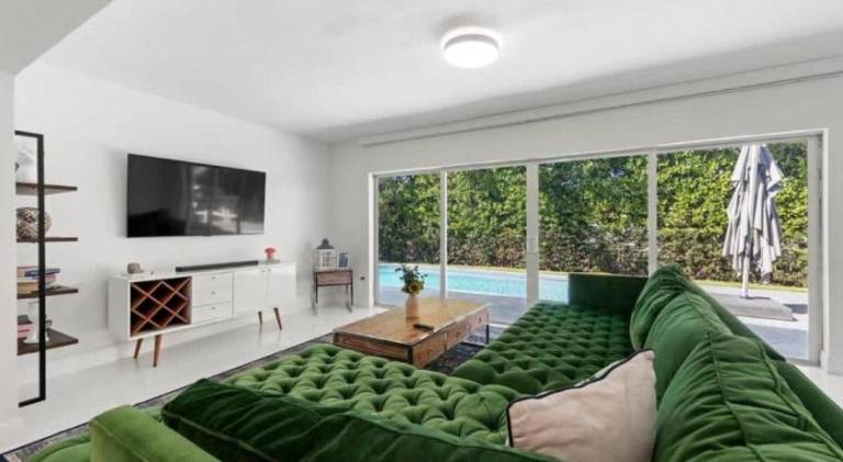 Vacation home with pool | Pet-friendly — photo 2