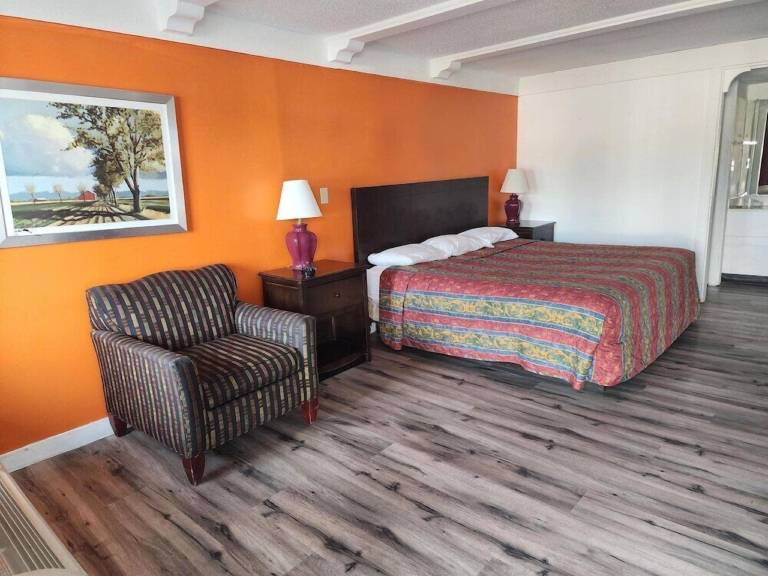 Sunrise inn — photo 3