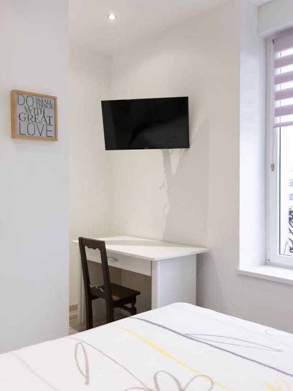 Fully equipped rental apartment with yard | Pet-friendly — photo 2