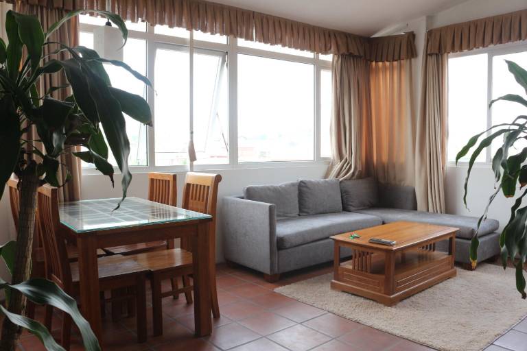 Apartment | Close to St. Joseph's Cathedral — photo 2