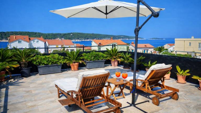 Villa with garden & barbeque in Rab