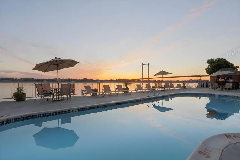 Clover Island Inn — photo 3