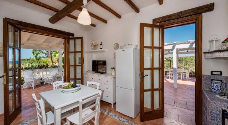 Villa with 2 rooms for 6 persons — photo 4