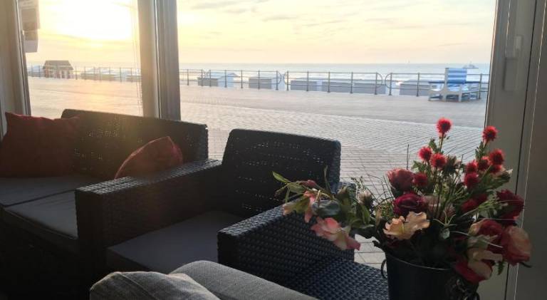 Holiday apartment with 3 rooms for 8 persons in Middelkerke