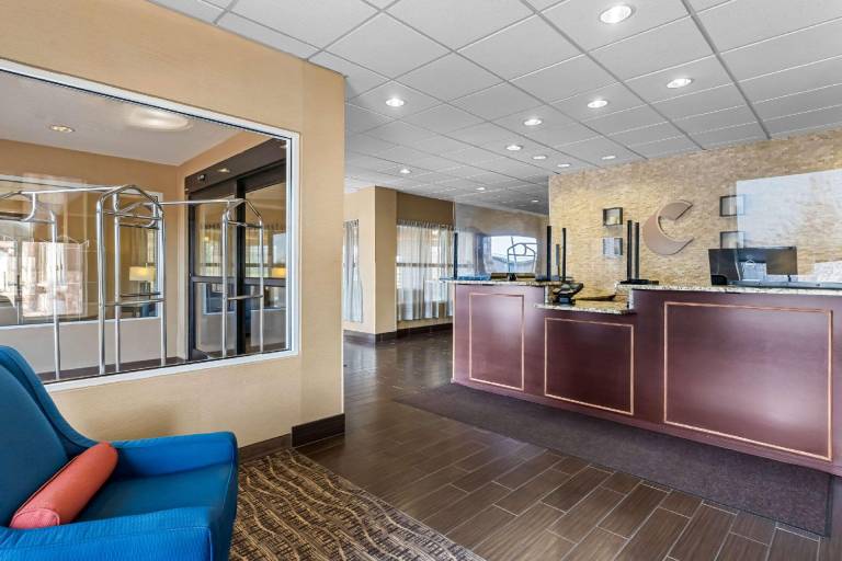 Comfort Inn & Suites Near University of Wyoming — photo 3