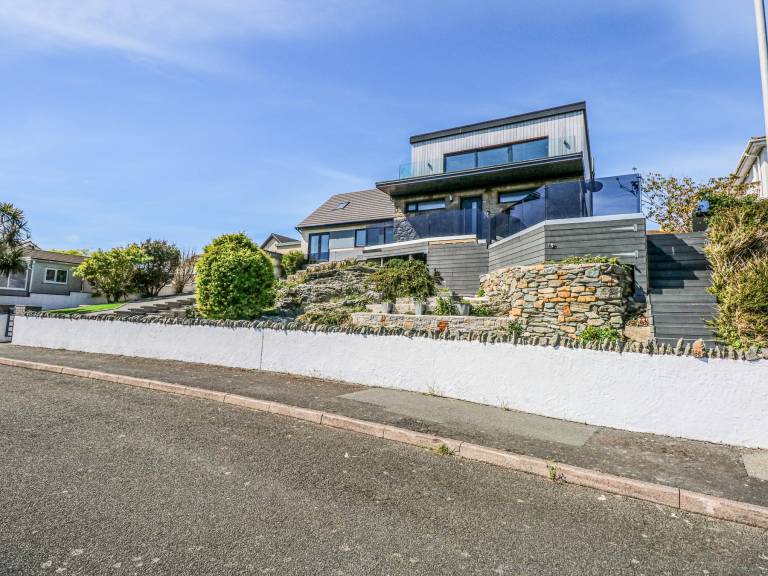 Cottage with garden & hot tub | Beach view — photo 3