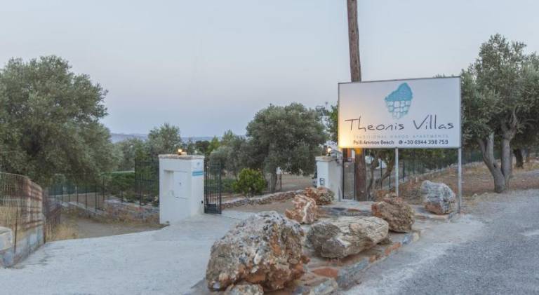Pleasant apartment with terrace & yard | Next to the beach | Pet-friendly in Naxos