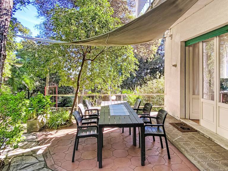 Apartment with yard, patio & BBQ — photo 2