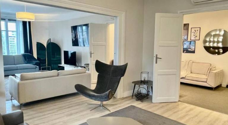 Luxury apartment Times Square district in Courbevoie
