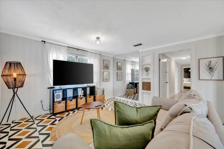 Swann Ave House 4B 3B Sleeps 10 Near Hyde Park