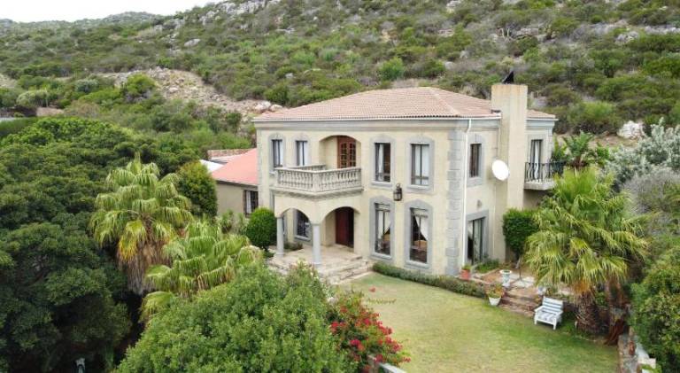 216 m&sup2; Ferienhaus